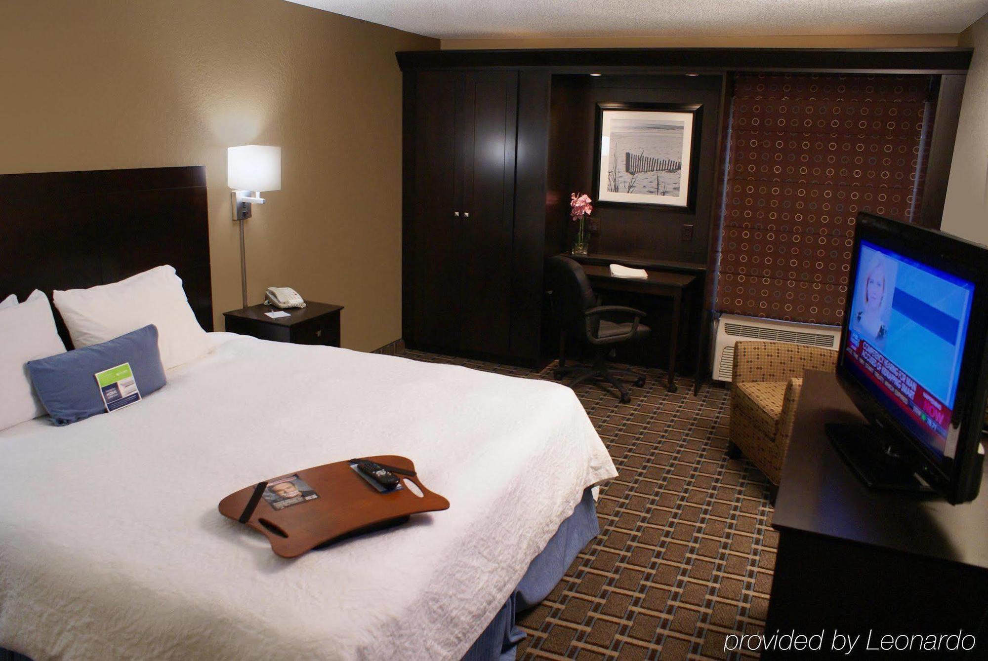 Spark By Hilton Tampa Brandon Room photo